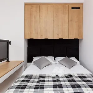 Apartament Center Mezzanine Chmielna By Renters, Warszawa